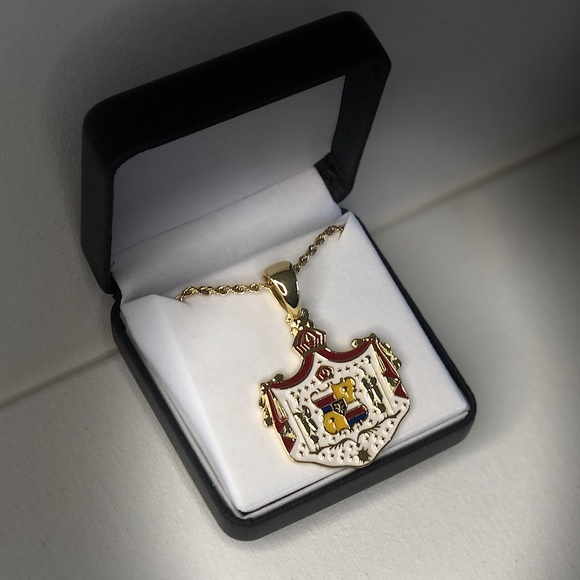 14k Hawaiian Coat of Arms Pendant Necklace Set 2mm - Picture 5 of 13